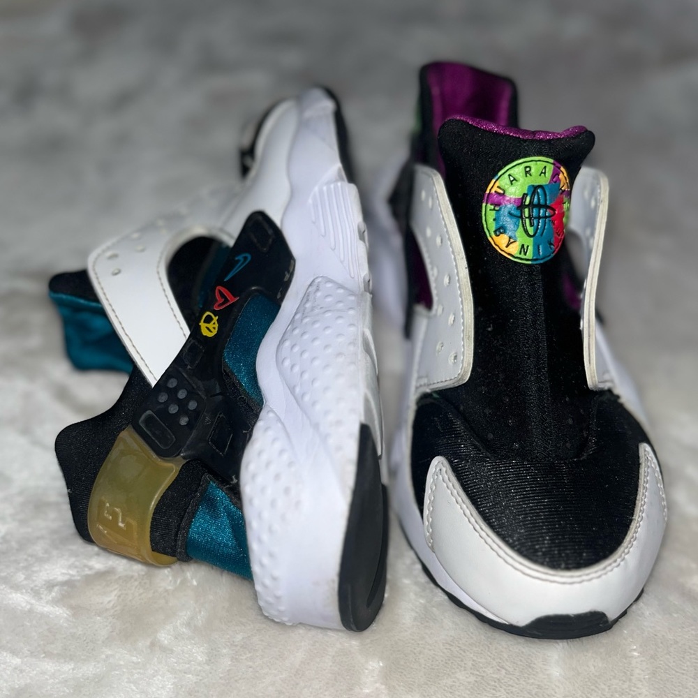 Nike harachi’s , size 5 , kids shoe